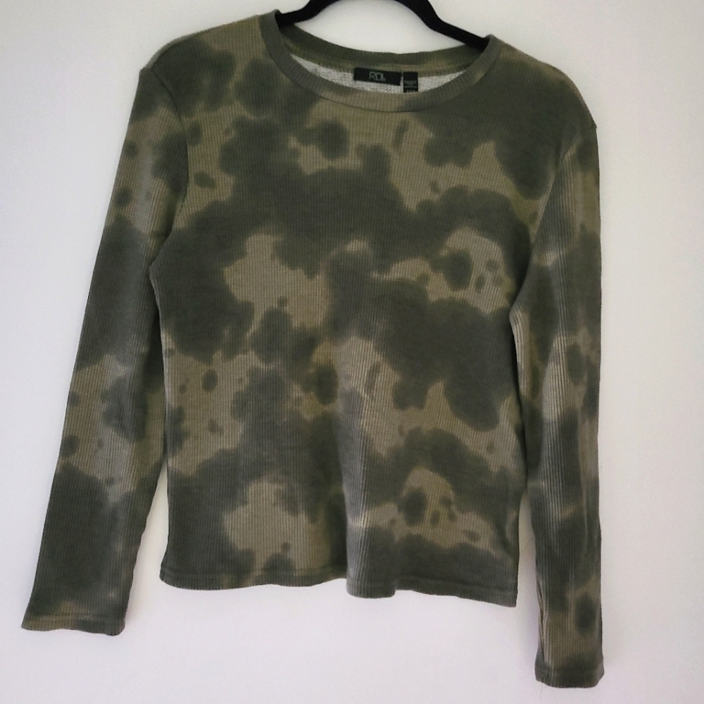 NWOT RDI camo long sleeves top